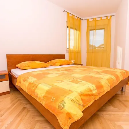 Apartments Lero Okrug Gornji