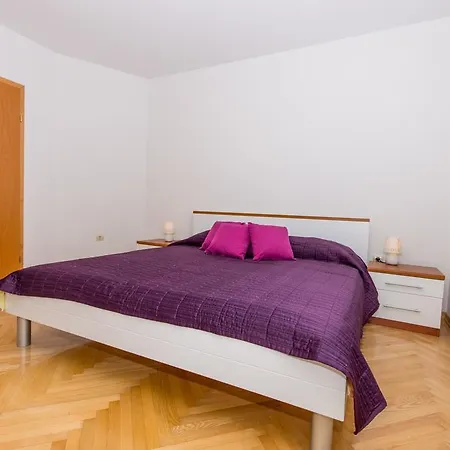 Apartments Lero Okrug Gornji