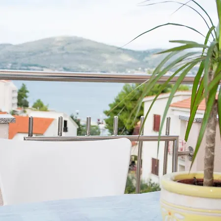 Apartments Lero Okrug Gornji