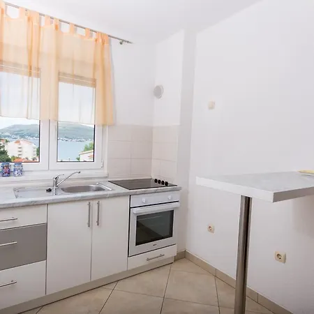Apartments Lero Apartment Okrug Gornji