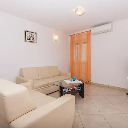 Apartment Apartments Lero Okrug Gornji
