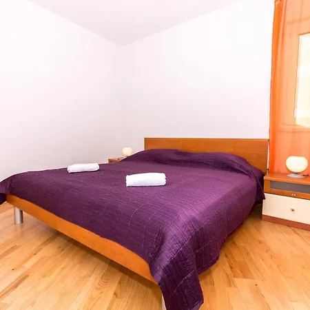 Apartment Apartments Lero Okrug Gornji