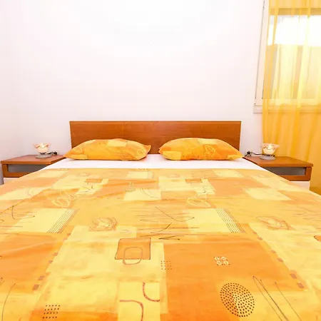 Apartments Lero Apartment Okrug Gornji