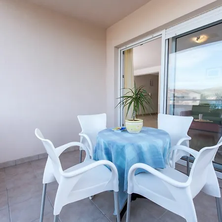 Apartments Lero Apartment Okrug Gornji